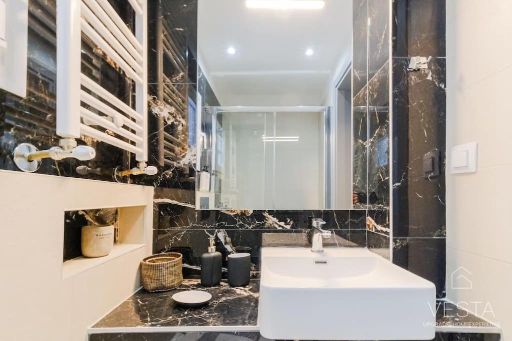 Theofilos Urban Apartment, Close To City Center テッサロニキ エクステリア 写真