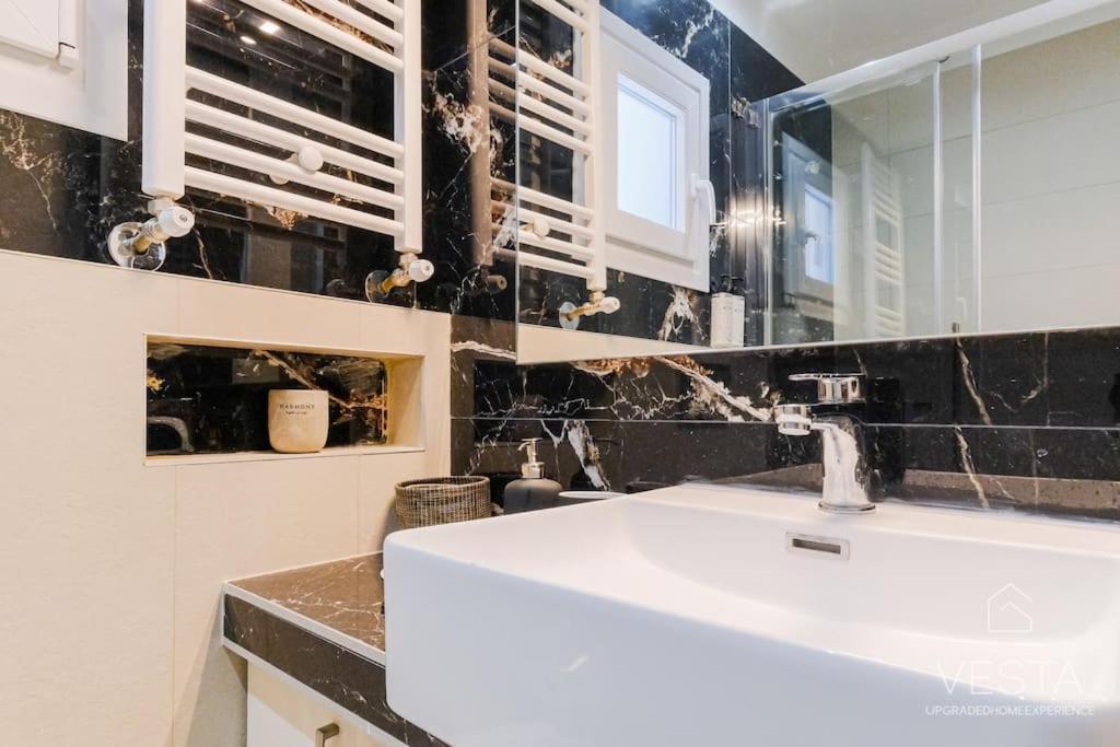 Theofilos Urban Apartment, Close To City Center テッサロニキ エクステリア 写真