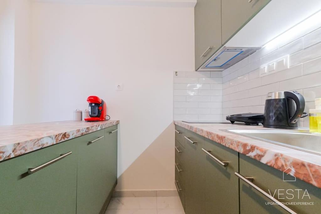 Theofilos Urban Apartment, Close To City Center テッサロニキ エクステリア 写真