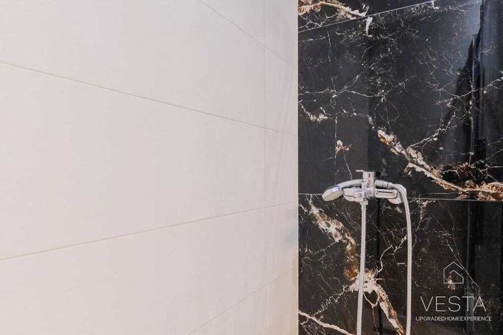 Theofilos Urban Apartment, Close To City Center テッサロニキ エクステリア 写真